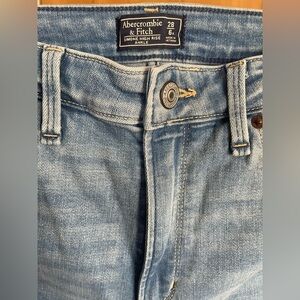 Abercrombie & Fitch Women’s Blue Jeans NWT Simone High Rise Ankle size 28